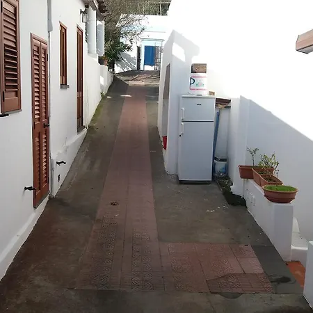 La Pergola Apart Otel Stromboli
